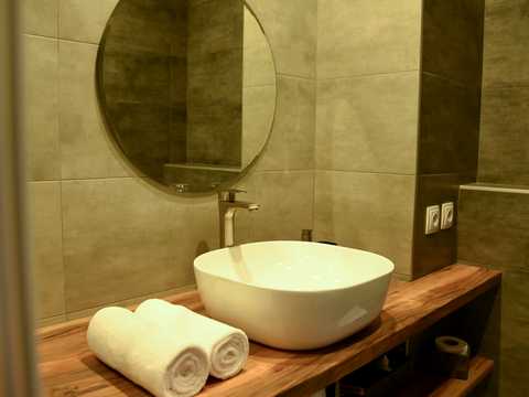 квартира за адресою Літературна вул., 8