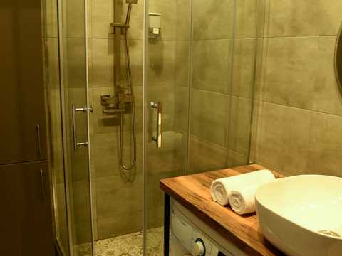 квартира за адресою Літературна вул., 8