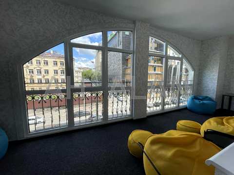 комерційна за адресою Антоновича вул. (Горького), 72