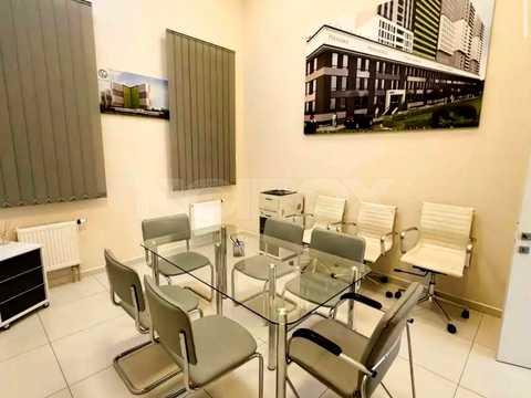 комерційна за адресою Миколи Бажана просп., 17