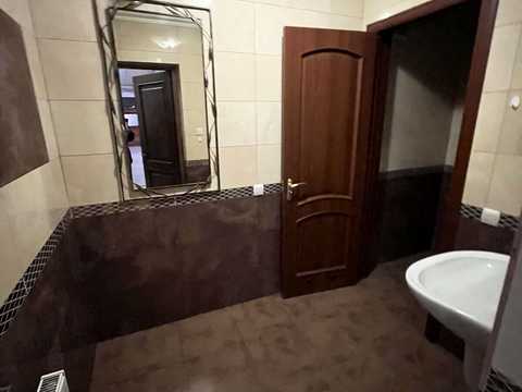 комерційна за адресою Винники, Галицька вул., 81а