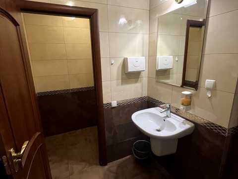 комерційна за адресою Винники, Галицька вул., 81а