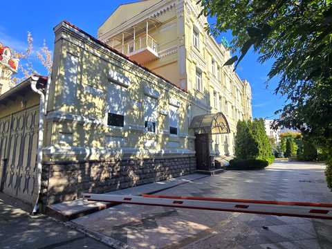 коммерческая по адресу Константиновская ул., 32
