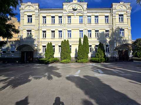 комерційна за адресою Костянтинівська вул., 32