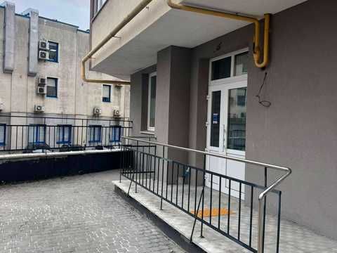 комерційна за адресою Львів, Угорська вул., 12