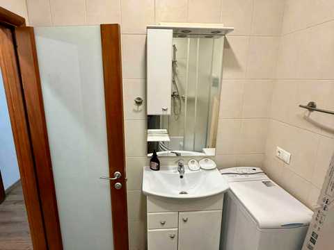 квартира за адресою Київ, Різницька вул., 6