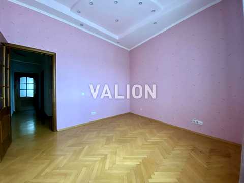 квартира за адресою Автозаводська вул., 99/4