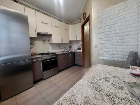квартира за адресою Бориса Гмирі вул., 10-Б