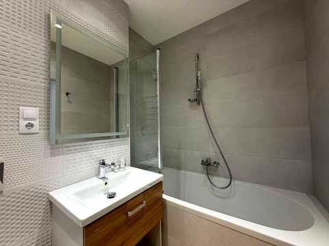 квартира за адресою Салютна вул., 2к8