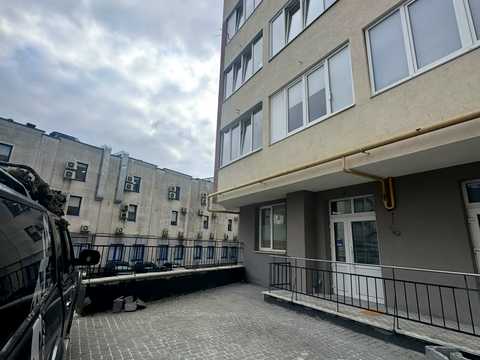 комерційна за адресою Угорська вул., 14-Е