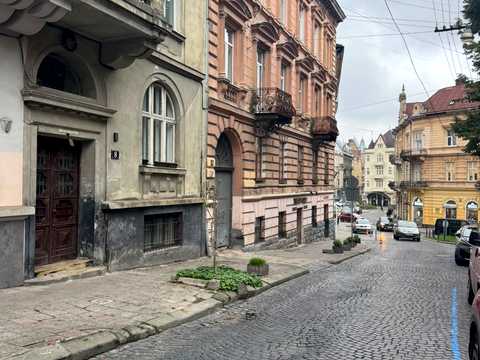 коммерческая по адресу Драгоманова ул., 38