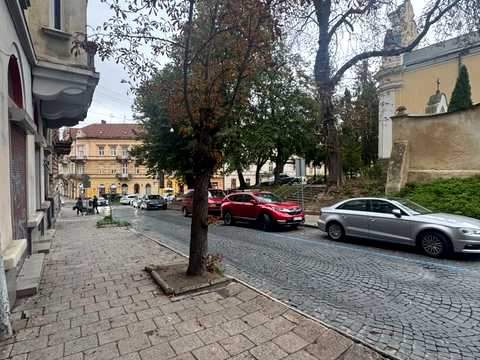 коммерческая по адресу Драгоманова ул., 38