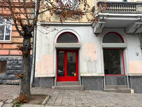 коммерческая по адресу Драгоманова ул., 38