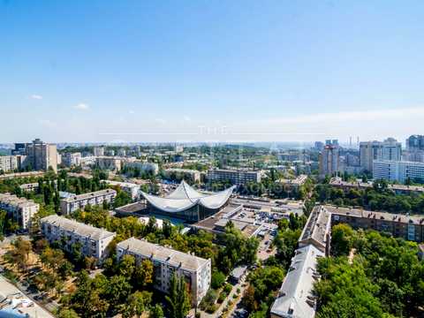 комерційна за адресою Джона Маккейна вул. (Івана Кудрі), 26
