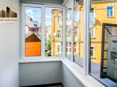 комерційна за адресою Саксаганського вул., 37-К