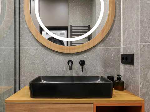 квартира за адресою Салютна вул., 2к18