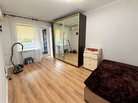 квартира за адресою Космонавтів вул., 15