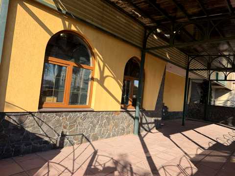 комерційна за адресою Червоної Калини просп., 79