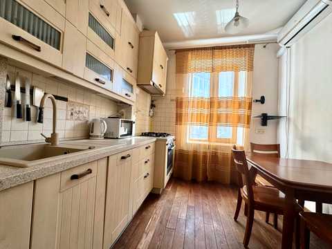 квартира за адресою Михайла Грушевського вул., 28/2