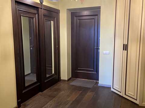 квартира за адресою Раїси Окіпної вул., 18