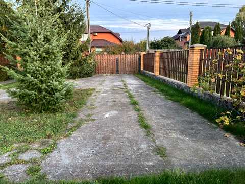 будинок за адресою с. Нові Петрівці, монастирська