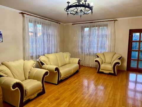 будинок за адресою с. Нові Петрівці, монастирська