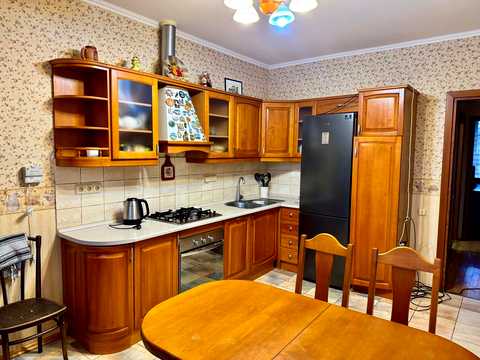будинок за адресою с. Нові Петрівці, монастирська