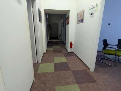 комерційна за адресою Михайлівська вул., 8а