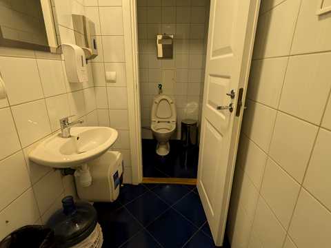 комерційна за адресою Михайлівська вул., 8а