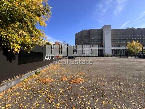 паркомісце за адресою Казимира Малевича вул. (Боженка), 20