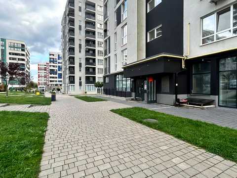 комерційна за адресою Трускавецька вул., 135