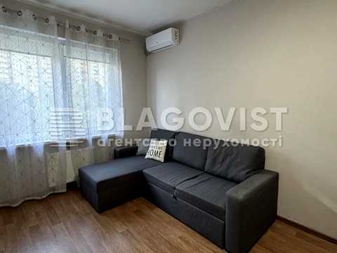квартира за адресою Софії Русової вул., 7