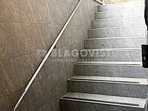 комерційна за адресою Інститутська вул., 22/7