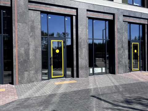 комерційна за адресою Петра Дорошенка вул., 42