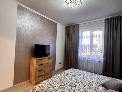квартира за адресою Івана Миколайчука вул., 18