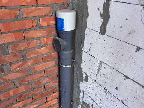 комерційна за адресою Петра Дорошенка вул., 42