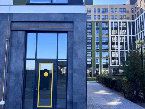 комерційна за адресою Петра Дорошенка вул., 42