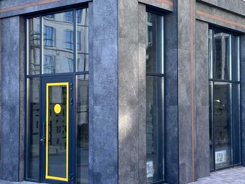 комерційна за адресою Петра Дорошенка вул., 42