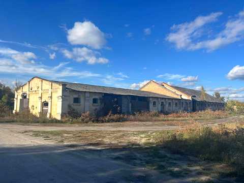 комерційна за адресою с. Білокриниця, Військова, 33-37