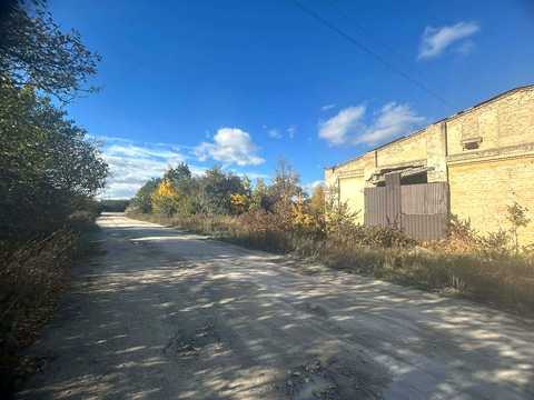 комерційна за адресою с. Білокриниця, Військова, 33-37