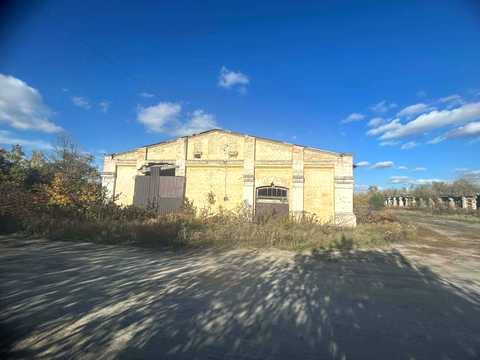 комерційна за адресою с. Білокриниця, Військова, 33-37