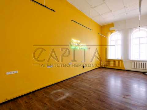 комерційна за адресою Володимирська вул., 10