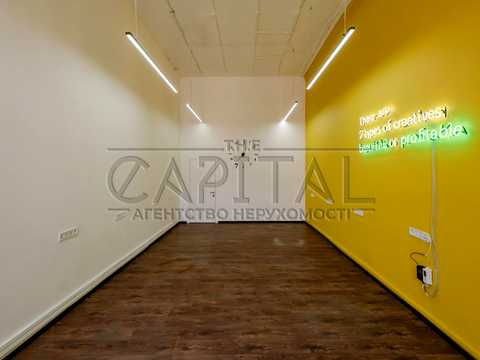 комерційна за адресою Володимирська вул., 10