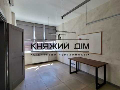 комерційна за адресою Василя Тютюнника вул. (Анрі Барбюса), 37/1