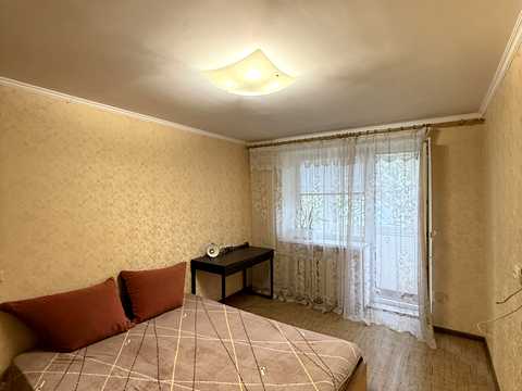 квартира за адресою Михайла Комарова вул., 10/2