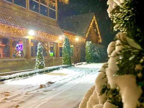 комерційна за адресою с. Угринів, Калуське шосе, 2/1а