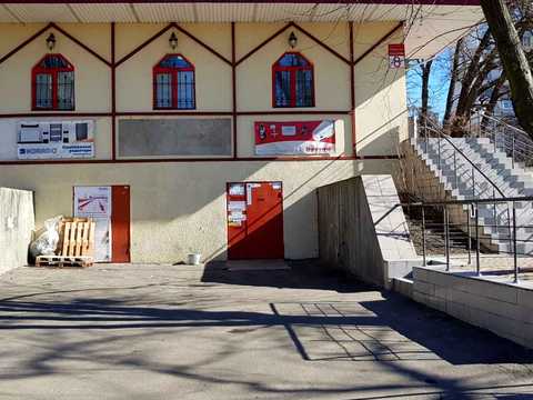 комерційна за адресою Миколи Ушакова вул., 8