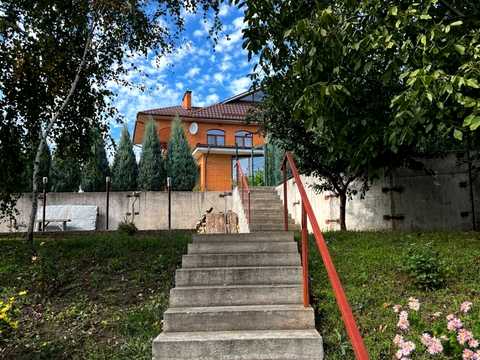 будинок за адресою Молодіжна