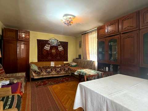 квартира за адресою Коновальця, 2