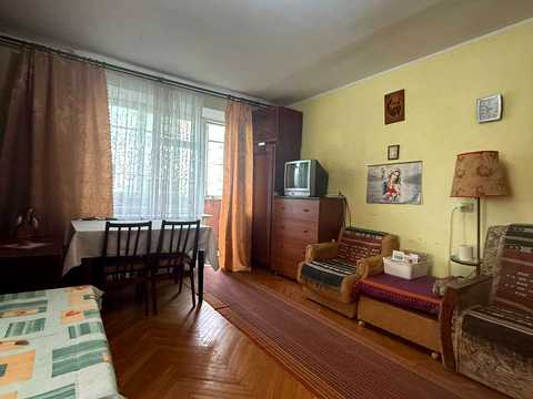 квартира за адресою Коновальця, 2